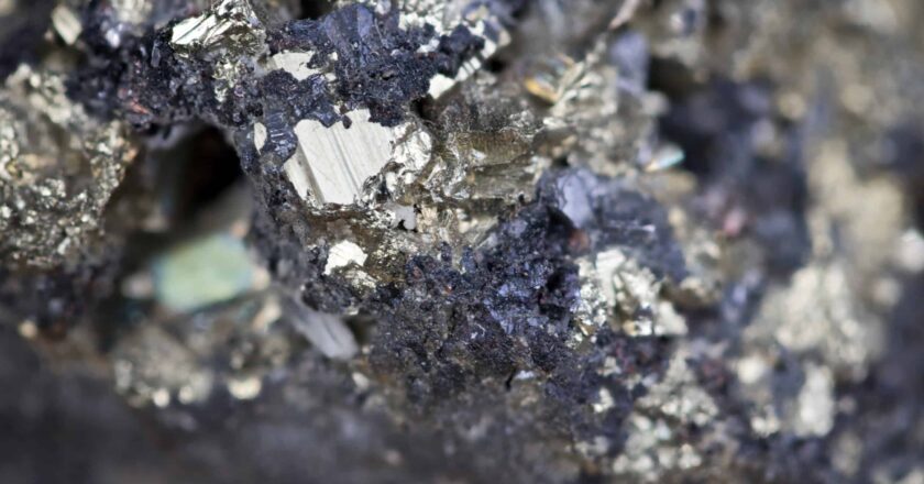 Consolidated Zinc is offloading its Plomosas project to support its exploration efforts in WA.